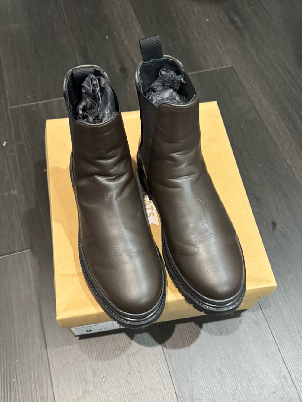 Men’s “Greats” size 9 Brown Chelsea Boots. Excellent Condition